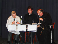 Pastor Stefan S. in gesprek met H. Willibrordus en H. Franciscus