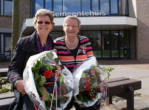 Lintjes voor Henny Lieshout en Riek Verlouw