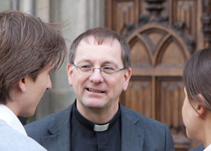 Pastoor Van den Hout bij het 25-jarig priesterjubileum van plebaan Geertjan van Rossem, zondag 2 juni 2013