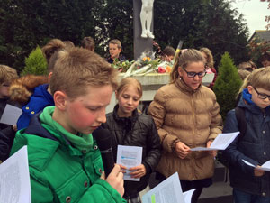 Kruisweg met de schooljeugd