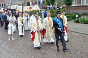 Besluit Meimaand met processie Elshout