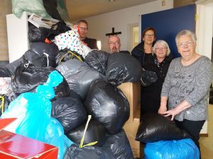 Lawine aan kleding voor mensen in nood