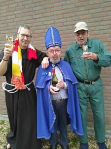 Paters gaan voor in Carnavalsmissen