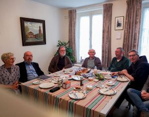 V.l.n.r. Christianne van Dierendonck (secretariaat), Bertus Bus ofm.cap (pastor)., Jos Vriesema (em.pw), Jo Verhoeven (em.pr.), Ben van Bronkhorst ofm (em.pr.) en Roland Putman ofm (pastoor)