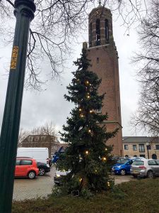 Gedenkboom aangelicht in Velddriel