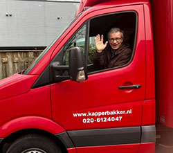 Fer van der Reijken in de verhuisbus