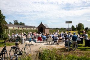 Fotoserie Openluchtmis bij Mariakapel